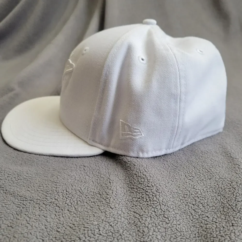 MIAMI DOLPHINS Hat Cap White Fitted One Size 7 5 Embroidered NFL Official